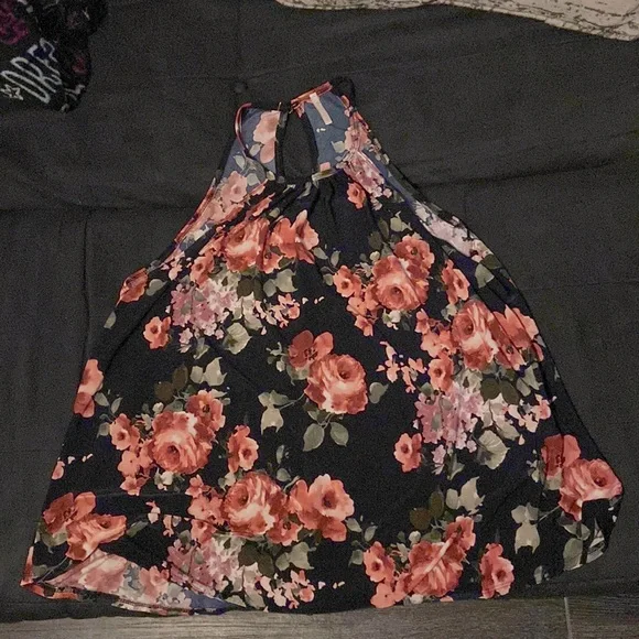 Even though it’s a a beautiful blouse. It’s big on me after I lose some weight. - Picture 1 of 1